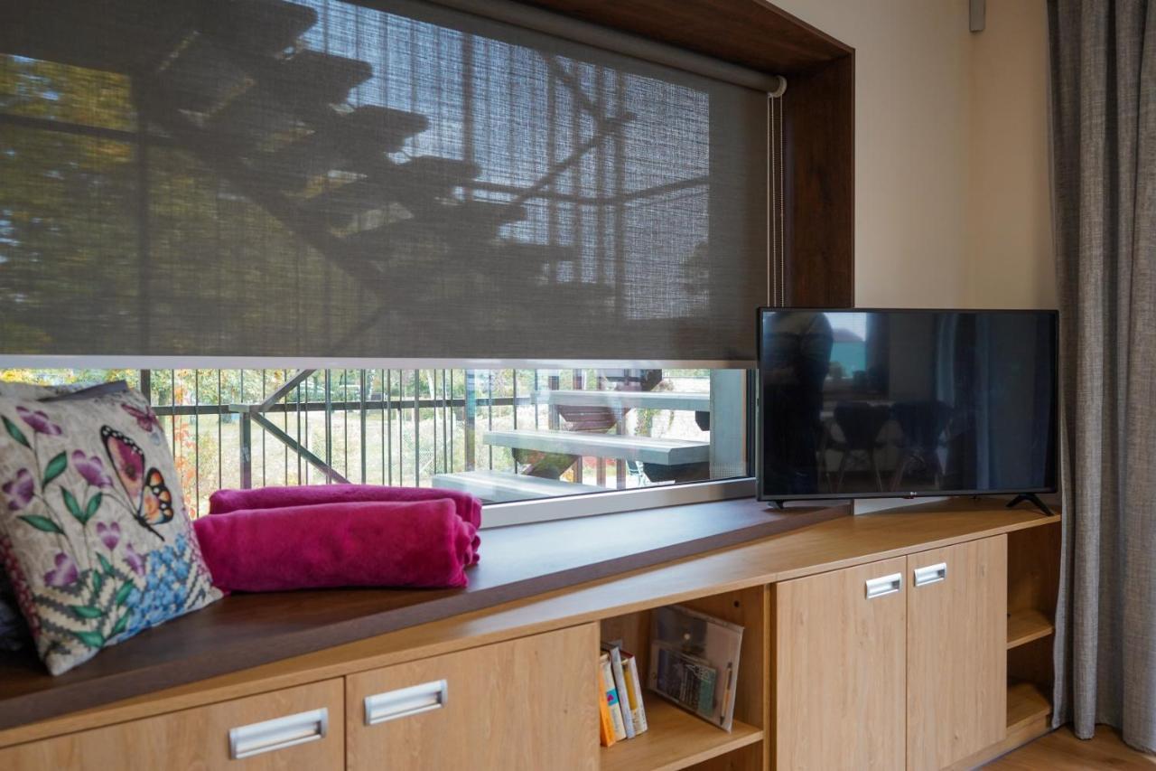 Vila Vekose - Apartman S Terasou A Zahradou Hradec Králové Buitenkant foto