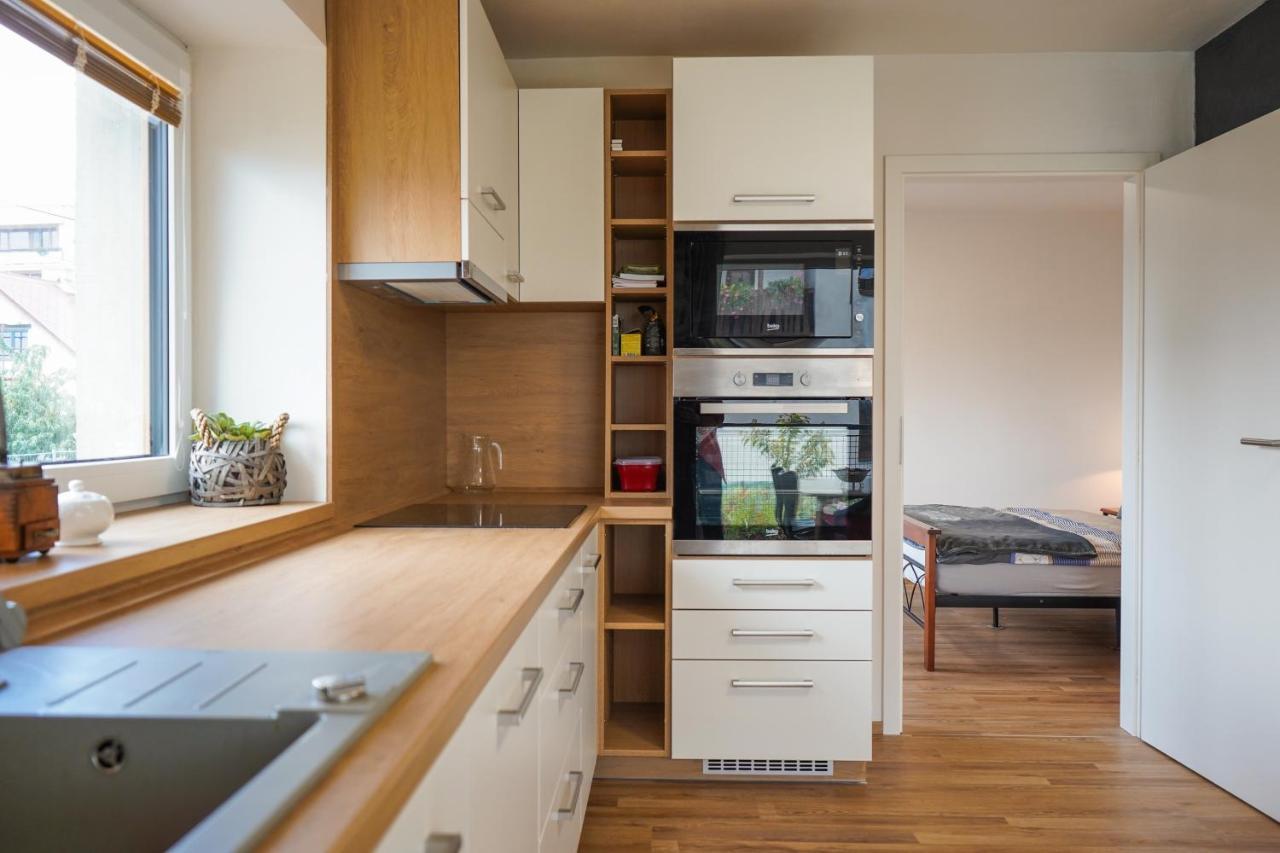 Vila Vekose - Apartman S Terasou A Zahradou Appartement Hradec Králové Buitenkant foto