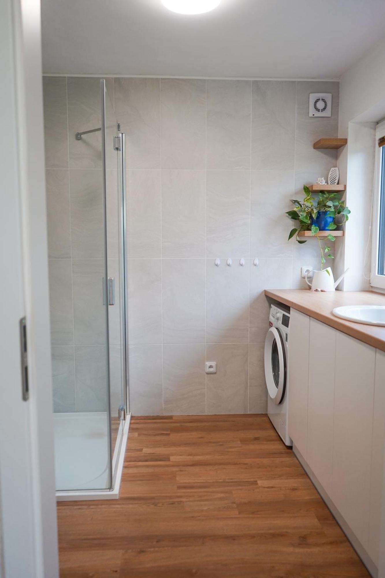 Vila Vekose - Apartman S Terasou A Zahradou Hradec Králové Buitenkant foto