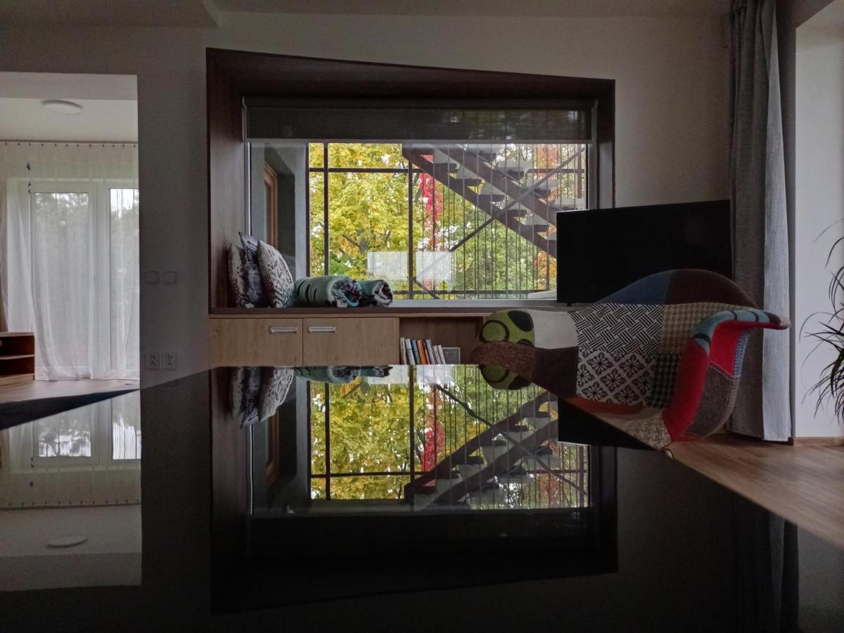 Vila Vekose - Apartman S Terasou A Zahradou Hradec Králové Buitenkant foto