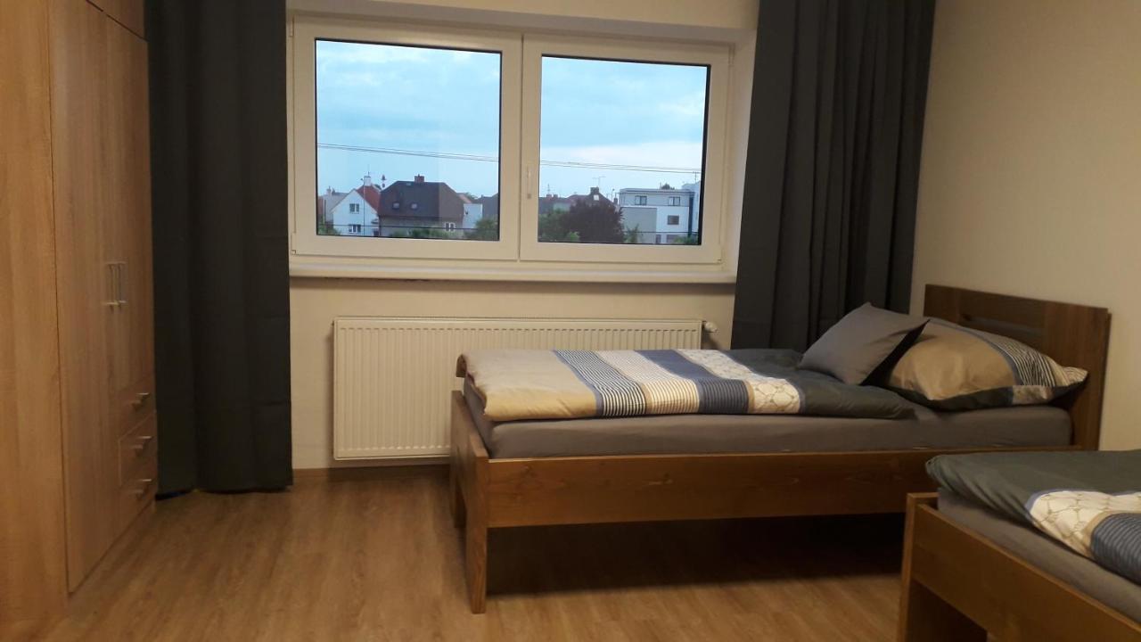 Vila Vekose - Apartman S Terasou A Zahradou Appartement Hradec Králové Buitenkant foto