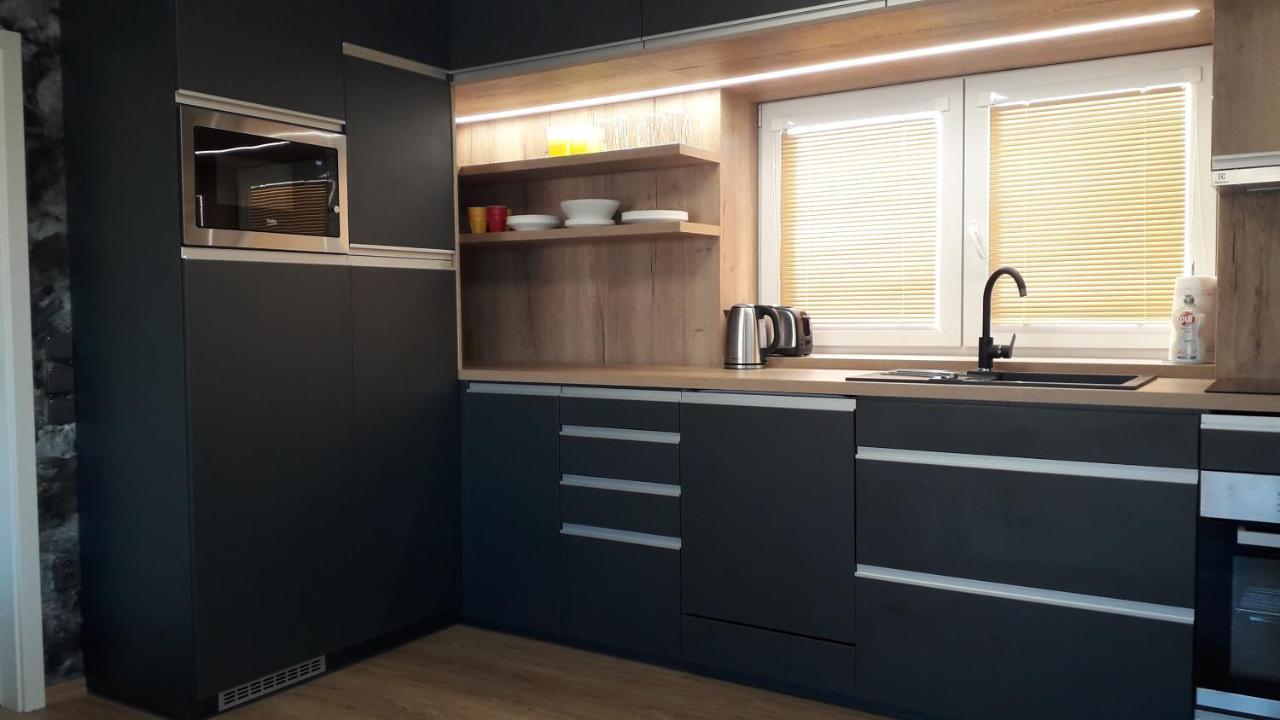 Vila Vekose - Apartman S Terasou A Zahradou Hradec Králové Buitenkant foto