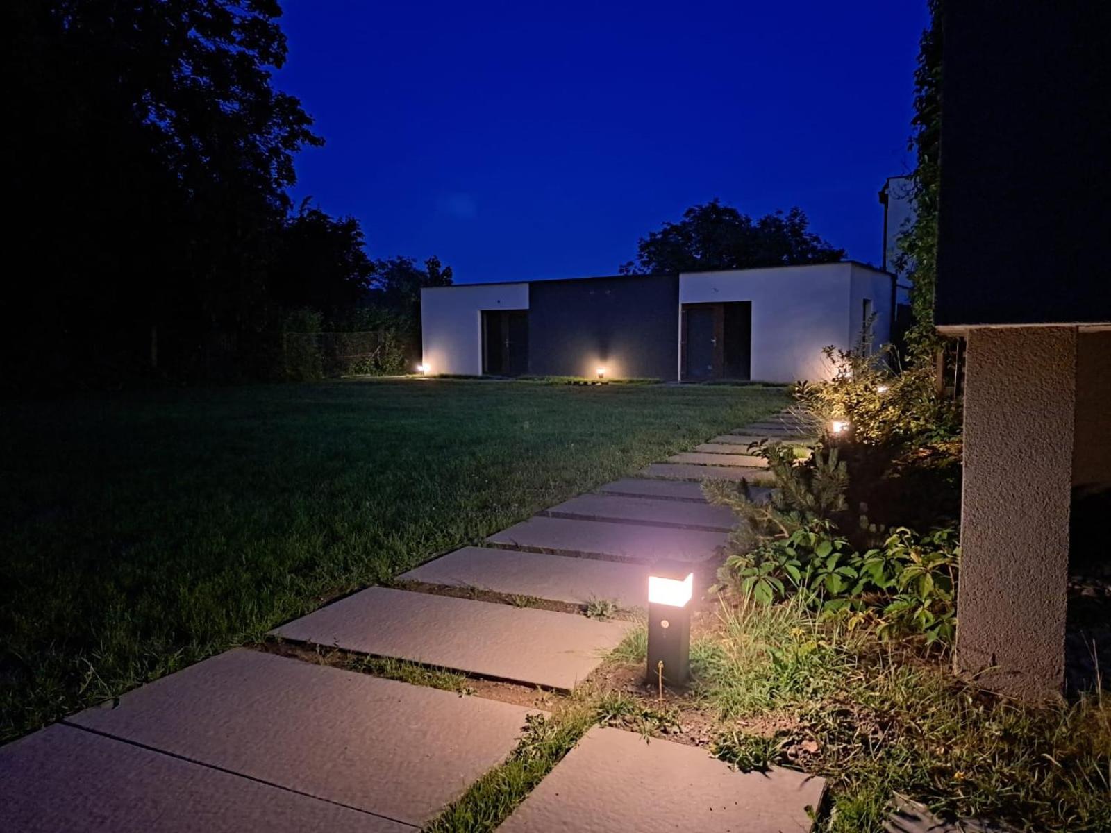 Vila Vekose - Apartman S Terasou A Zahradou Hradec Králové Buitenkant foto